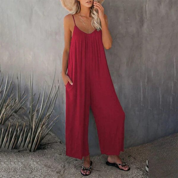 Chic and Comfy Women's Sleeveless Jumpsuit with Handy Pockets