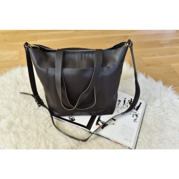 Journalist Tote