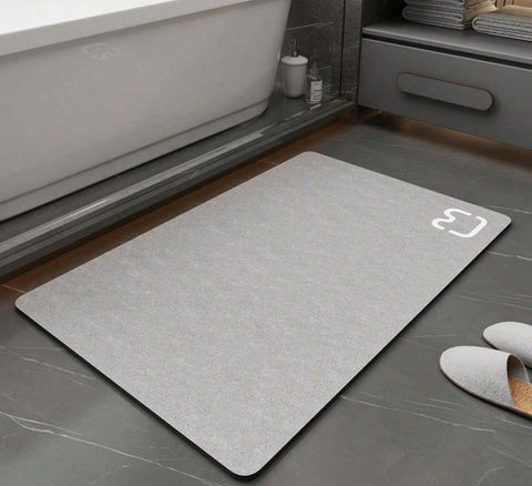 Non slip foot mat in bathroom